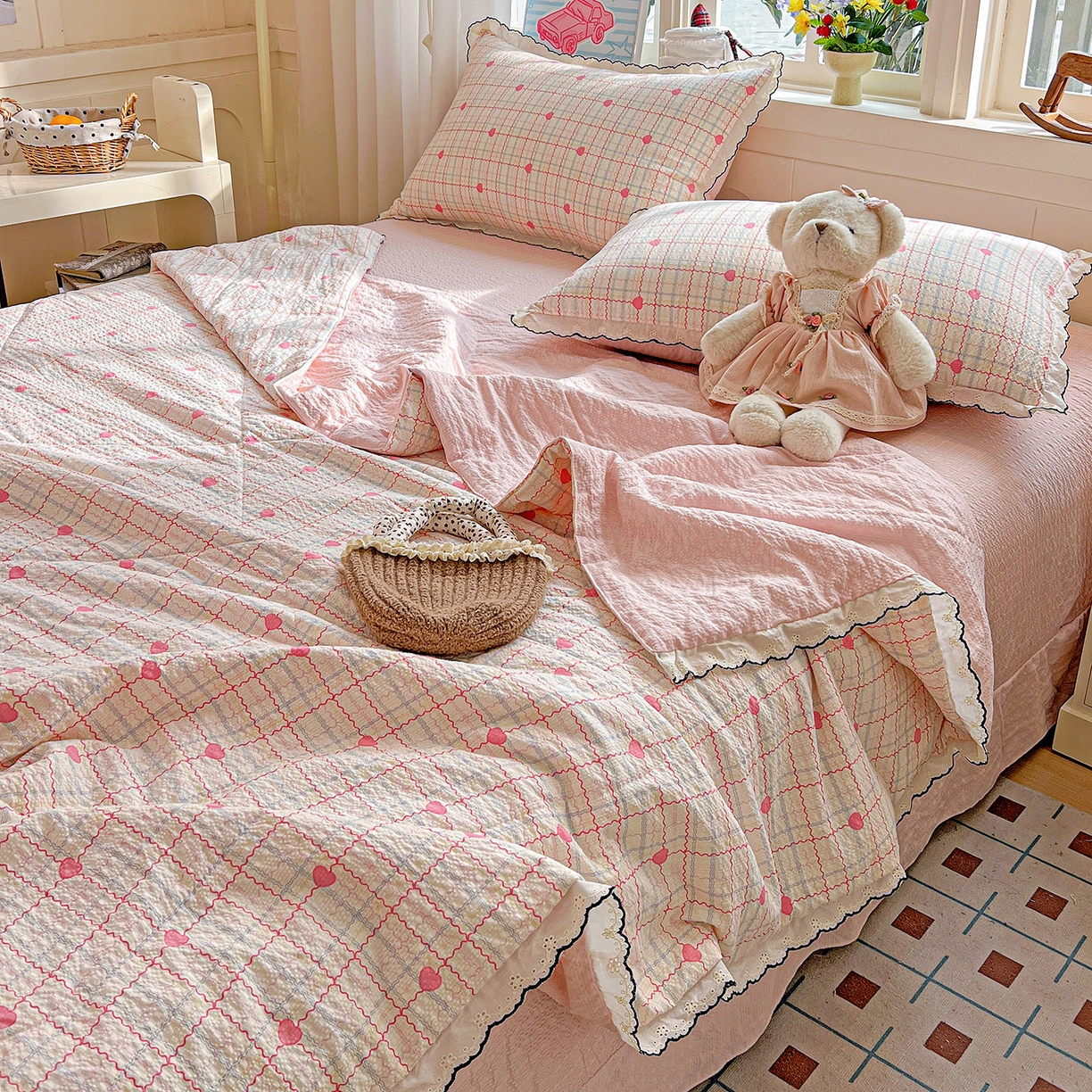 91家纺网 家纺一手货源 找家纺 梵希雅 2026新款泡芙纱纯棉蕾丝花边夏被四件套 格格心