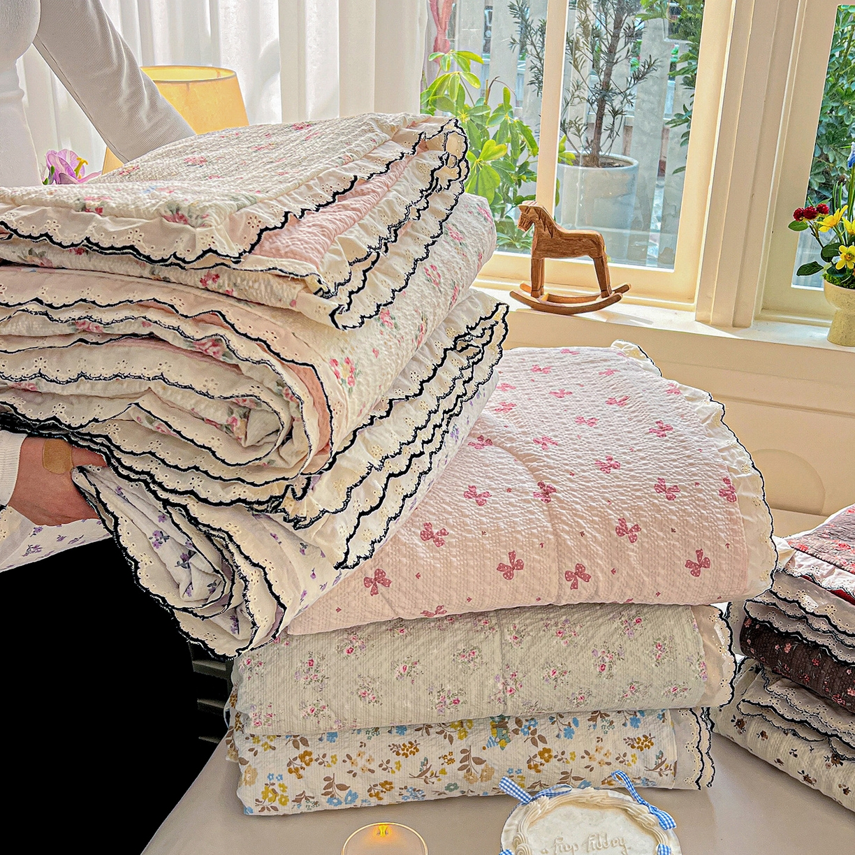 91家纺网 家纺一手货源 找家纺 梵希雅 2026新款泡芙纱纯棉蕾丝花边夏被四件套 组合图