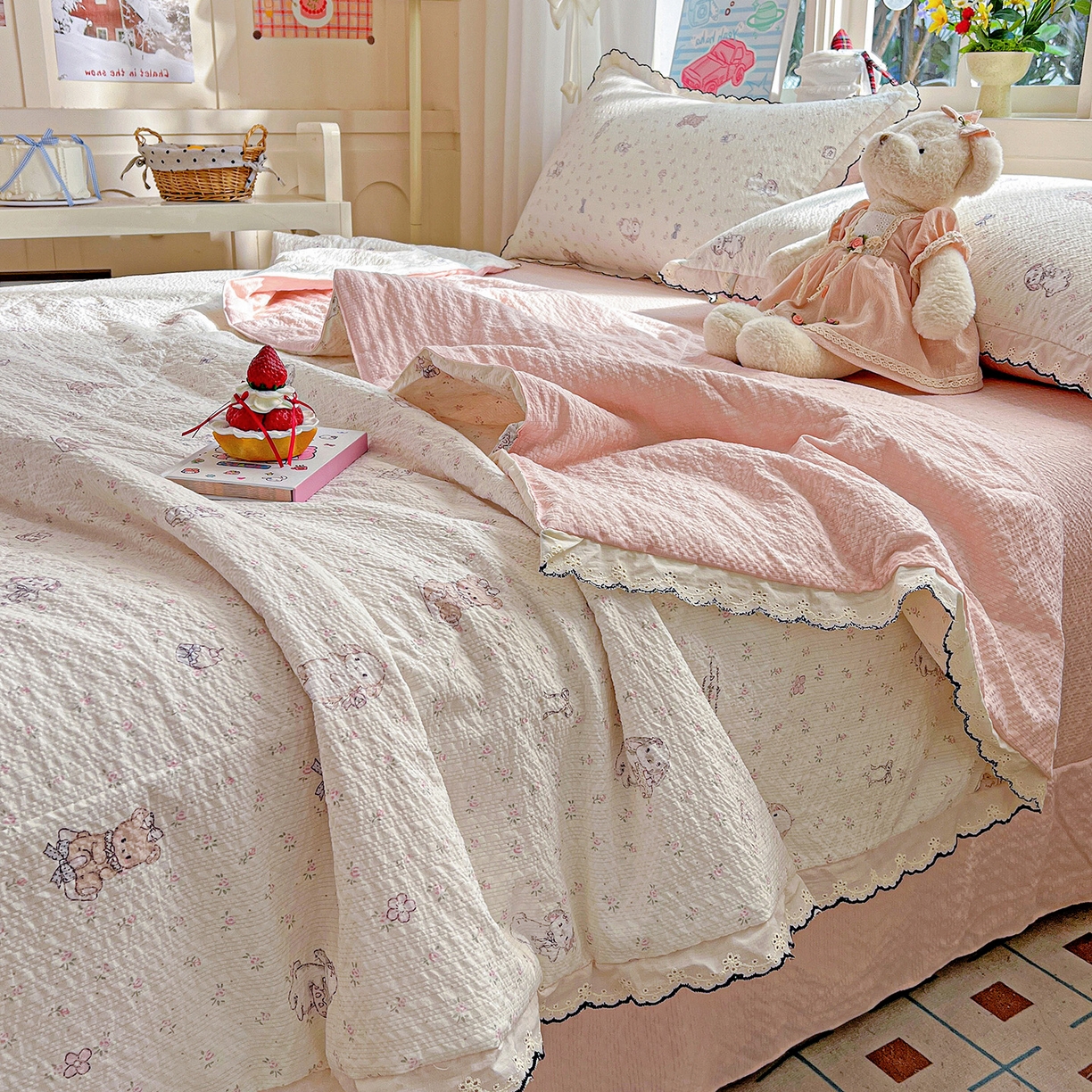 91家纺网 家纺一手货源 找家纺 梵希雅 2026新款泡芙纱纯棉蕾丝花边夏被四件套 悦悦小兔