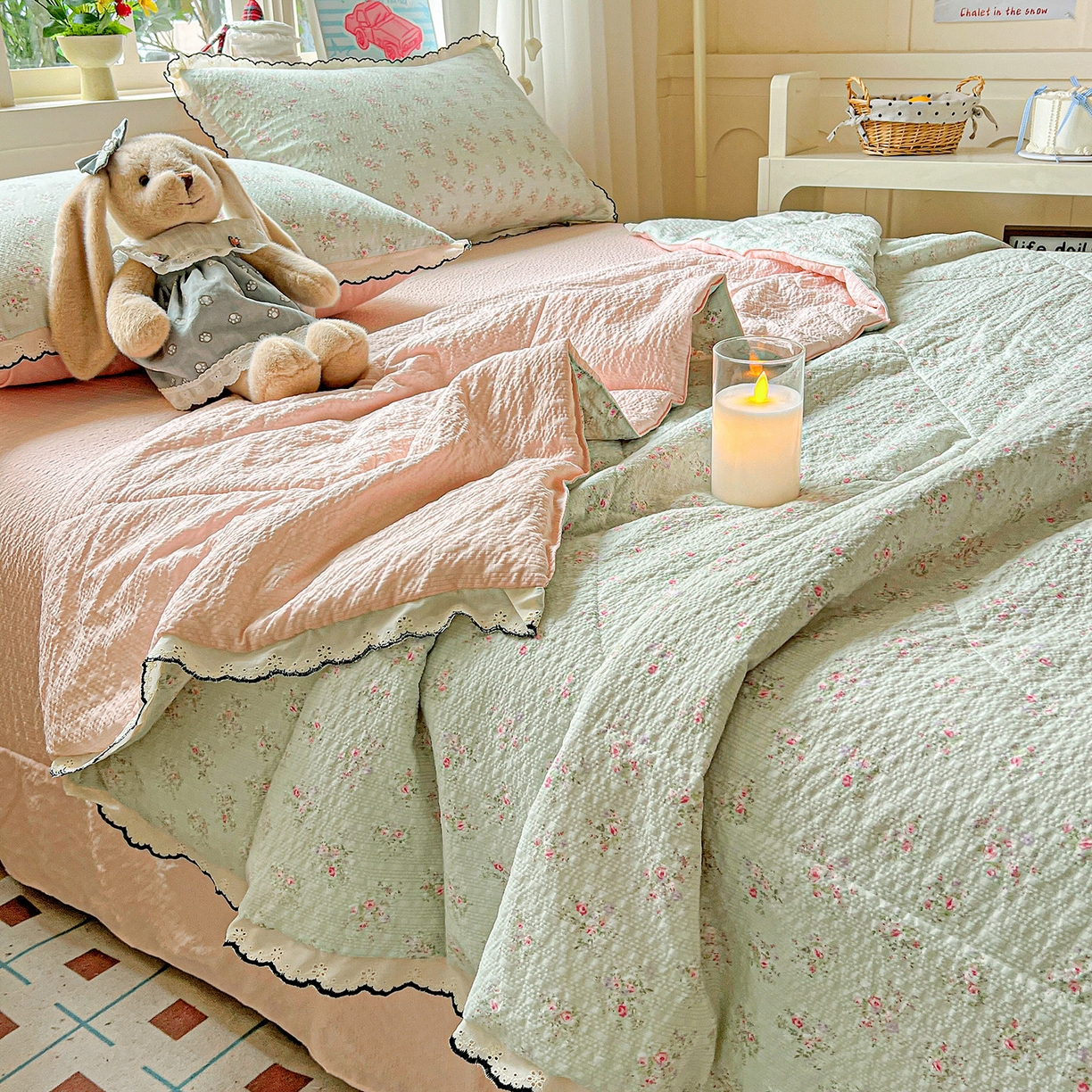 91家纺网 家纺一手货源 找家纺 梵希雅 2026新款泡芙纱纯棉蕾丝花边夏被四件套 花软雾