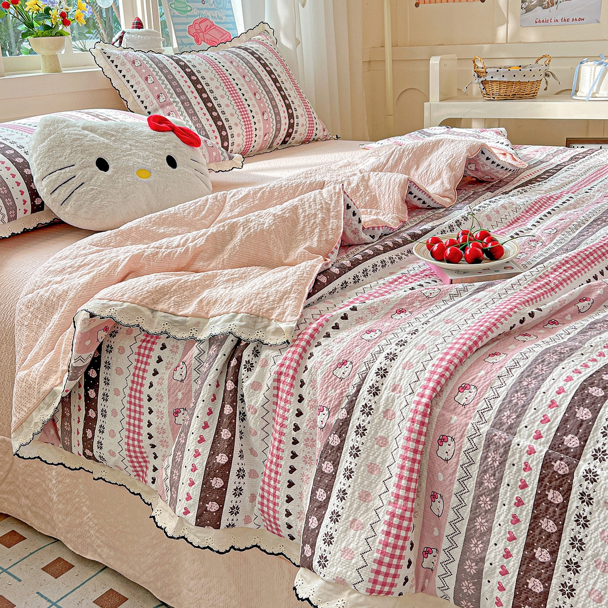 91家纺网 家纺一手货源 找家纺 梵希雅 2026新款泡芙纱纯棉蕾丝花边夏被四件套 猫咪集