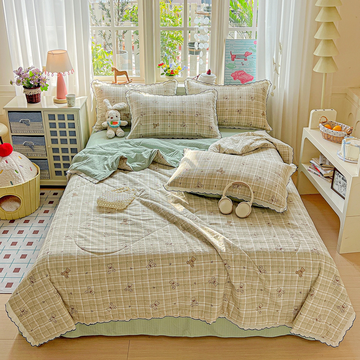 91家纺网 家纺一手货源 找家纺 梵希雅 2026新款泡芙纱纯棉蕾丝花边夏被四件套 格纹熊