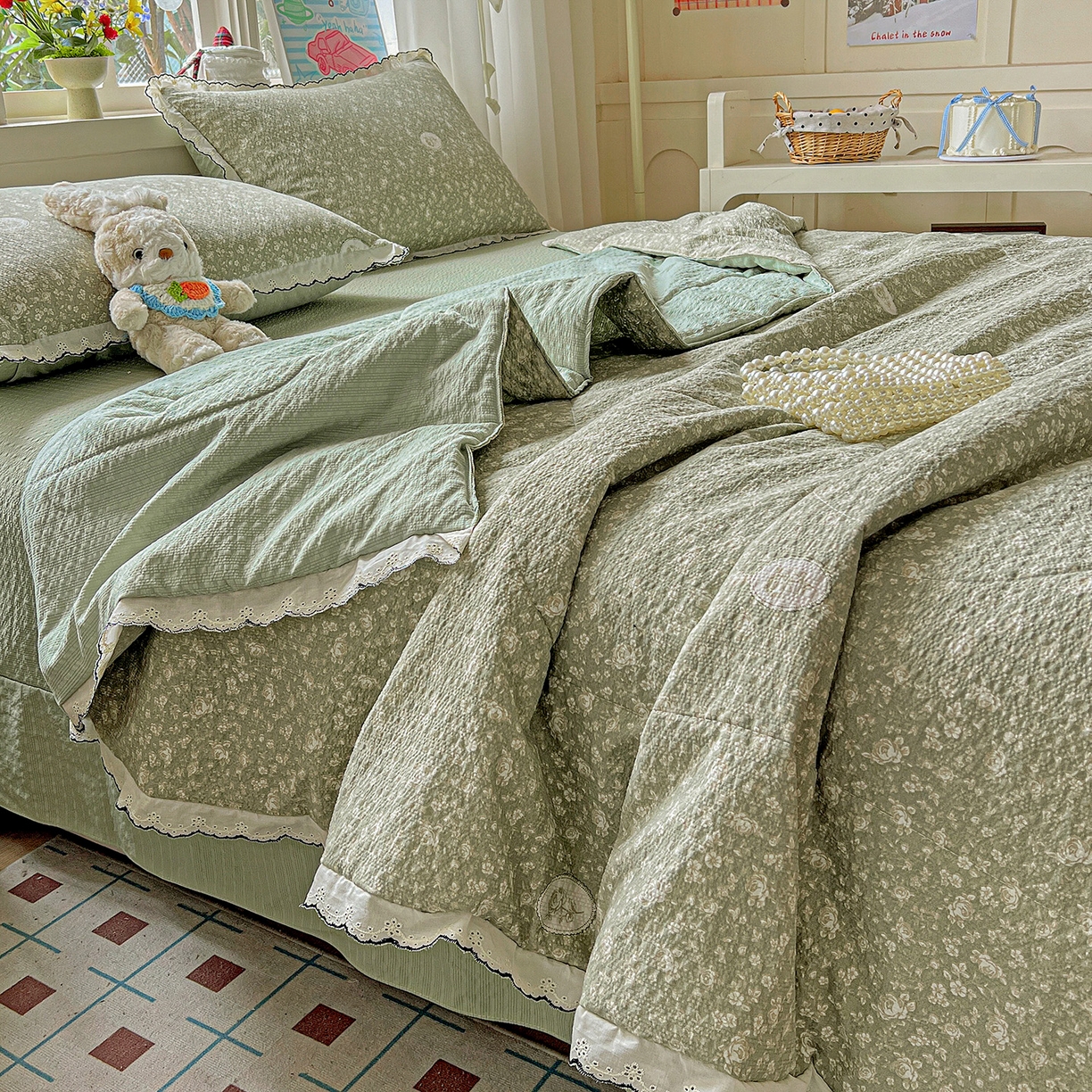 91家纺网 家纺一手货源 找家纺 梵希雅 2026新款泡芙纱纯棉蕾丝花边夏被四件套 蔷薇花