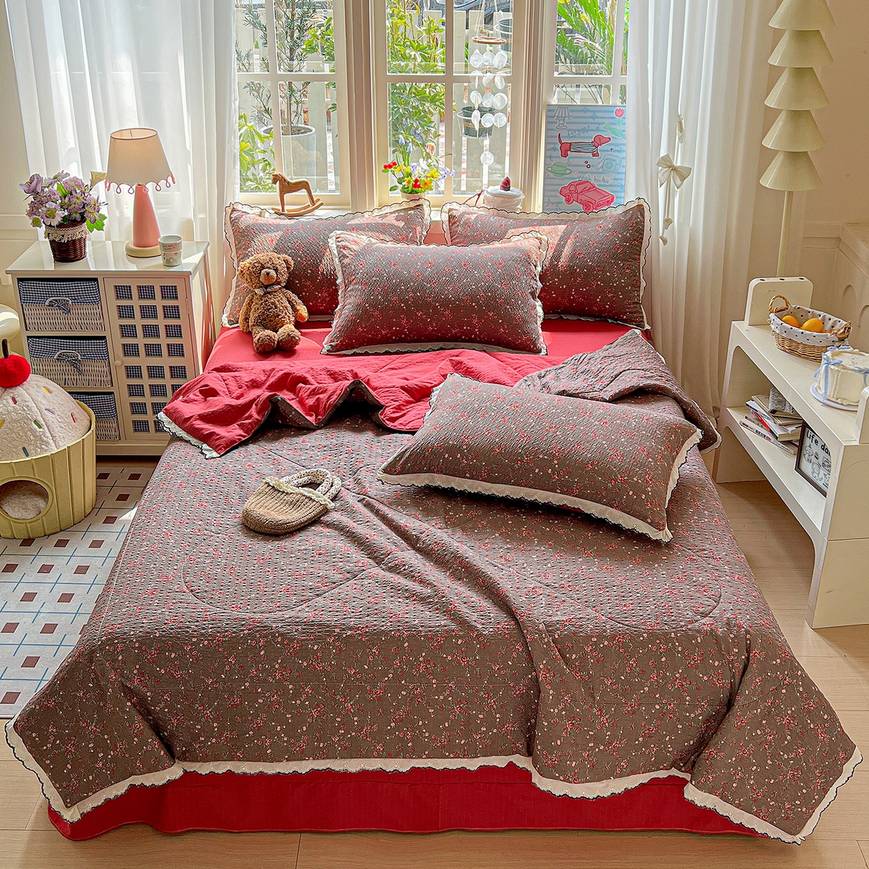 91家纺网 家纺一手货源 找家纺 梵希雅 2026新款泡芙纱纯棉蕾丝花边夏被四件套 胭脂