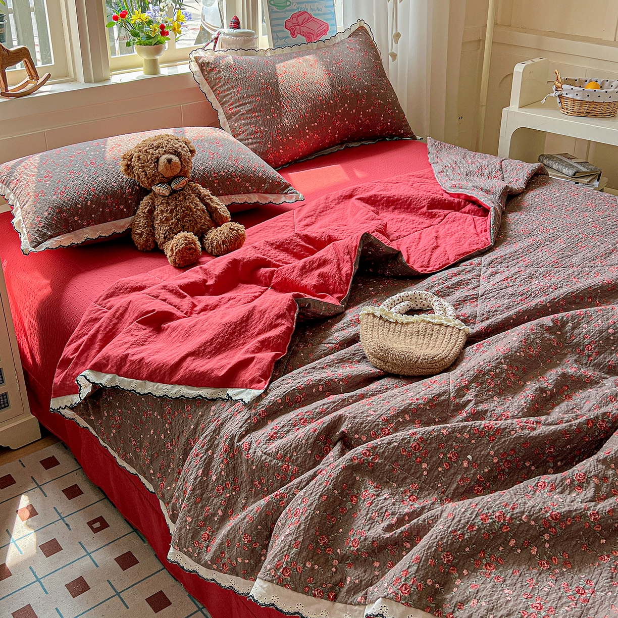 91家纺网 家纺一手货源 找家纺 梵希雅 2026新款泡芙纱纯棉蕾丝花边夏被四件套 胭脂