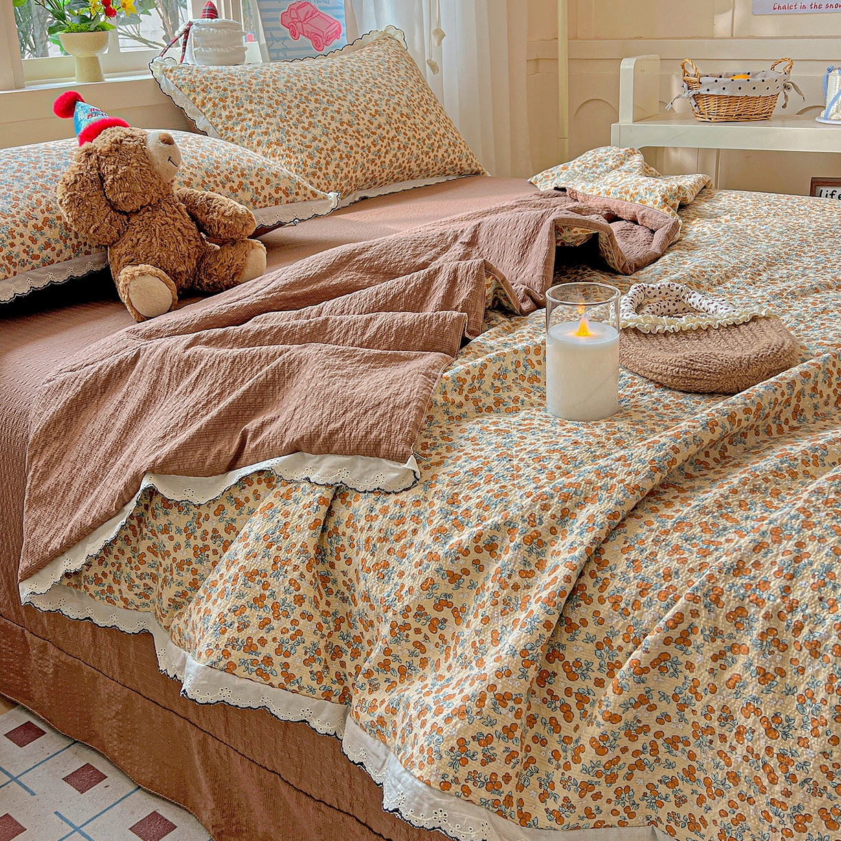 91家纺网 家纺一手货源 找家纺 梵希雅 2026新款泡芙纱纯棉蕾丝花边夏被四件套 暖橘枝