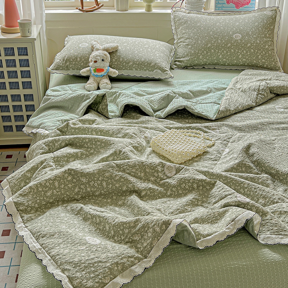 91家纺网 家纺一手货源 找家纺 梵希雅 2026新款泡芙纱纯棉蕾丝花边夏被四件套 蔷薇花