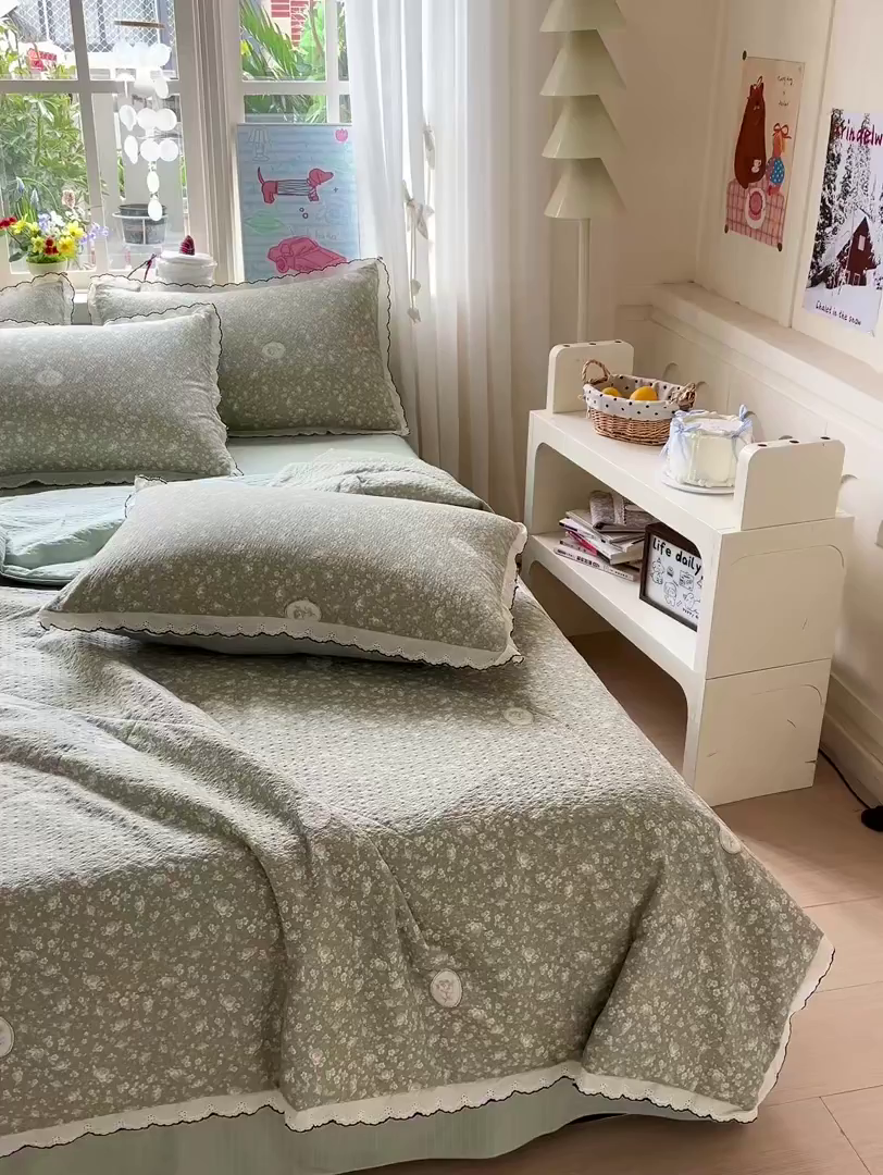 91家纺网 家纺一手货源 找家纺 梵希雅 2026新款泡芙纱纯棉蕾丝花边夏被四件套 蔷薇花