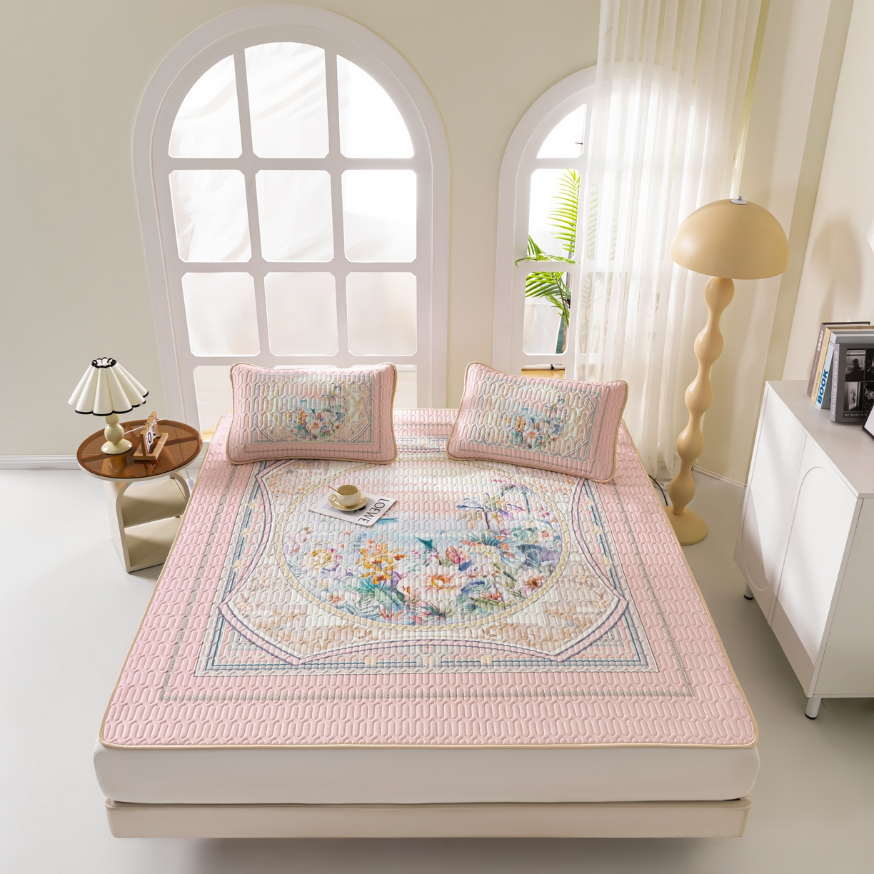 91家纺网 家纺一手货源 找家纺 美丽折2026新品6mm厚天然乳胶凉席三件套 大版印花卡通乳胶凉席平铺款 流光溢彩粉