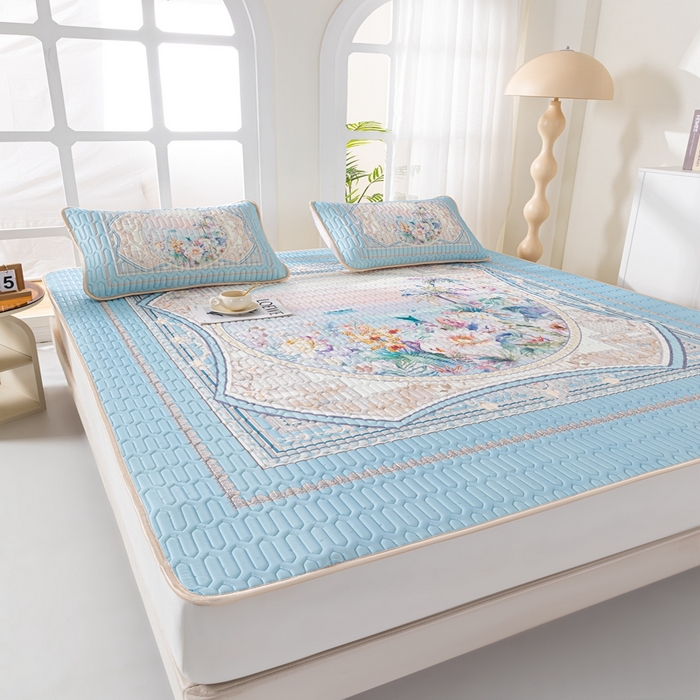 91家纺网 家纺一手货源 找家纺 美丽折2026新品6mm厚天然乳胶凉席三件套 大版印花卡通乳胶凉席平铺款 流光溢彩蓝