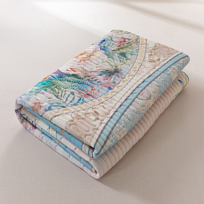 91家纺网 家纺一手货源 找家纺 美丽折2026新品6mm厚天然乳胶凉席三件套 大版印花卡通乳胶凉席平铺款 流光溢彩蓝