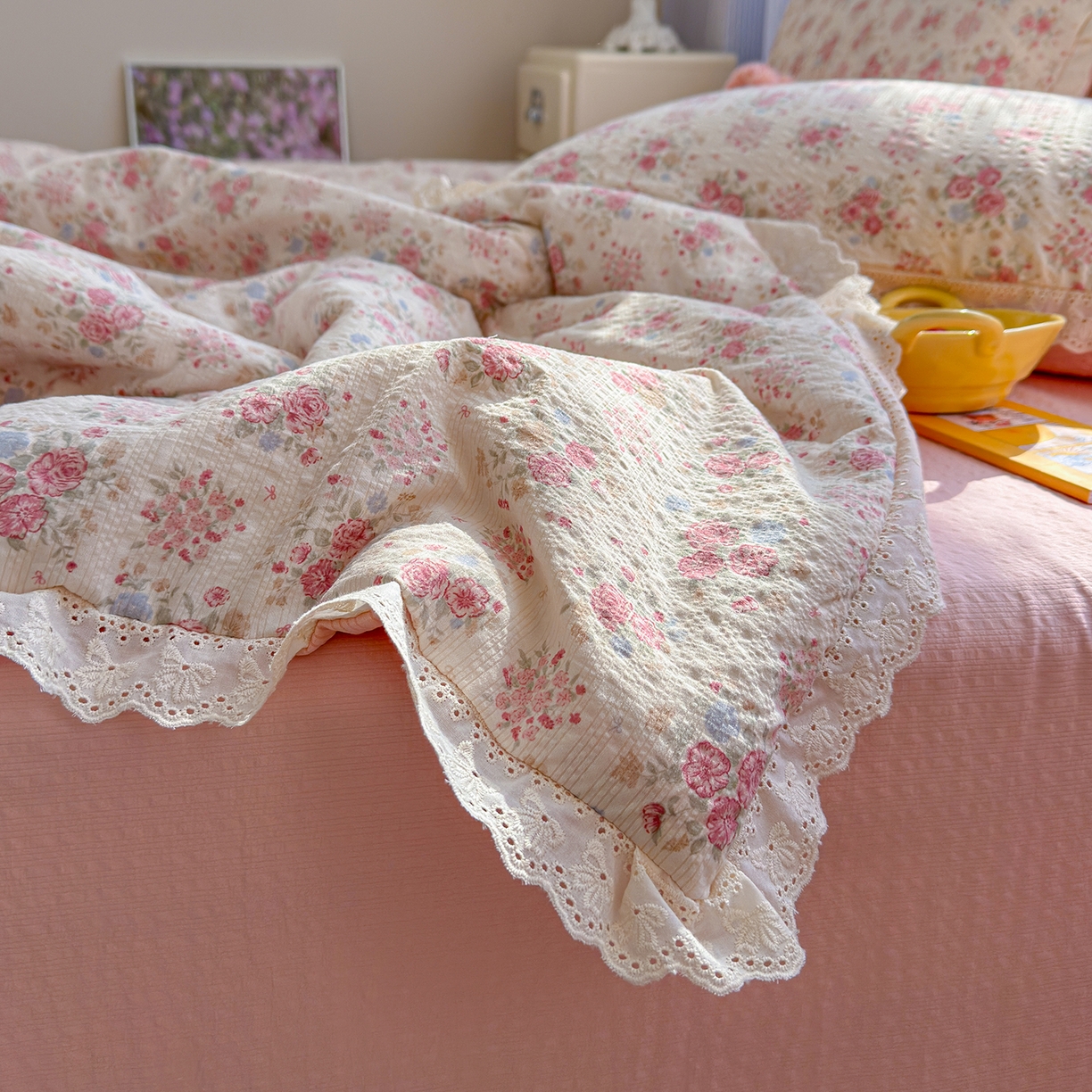 91家纺网 家纺一手货源 找家纺 弗苓家纺 2026新款高克重泡芙棉花边款夏被夏凉被空调被四件套小红书推荐-风格二 日光漫游