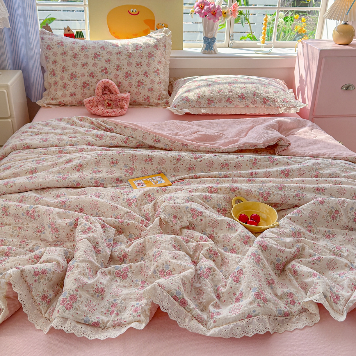 91家纺网 家纺一手货源 找家纺 弗苓家纺 2026新款高克重泡芙棉花边款夏被夏凉被空调被四件套小红书推荐-风格二 日光漫游