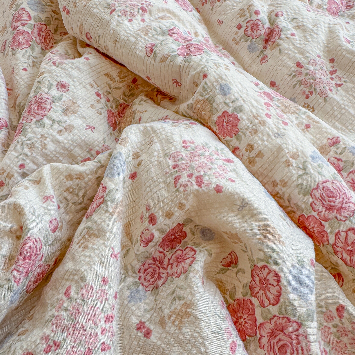 91家纺网 家纺一手货源 找家纺 弗苓家纺 2026新款高克重泡芙棉花边款夏被夏凉被空调被四件套小红书推荐-风格二 日光漫游