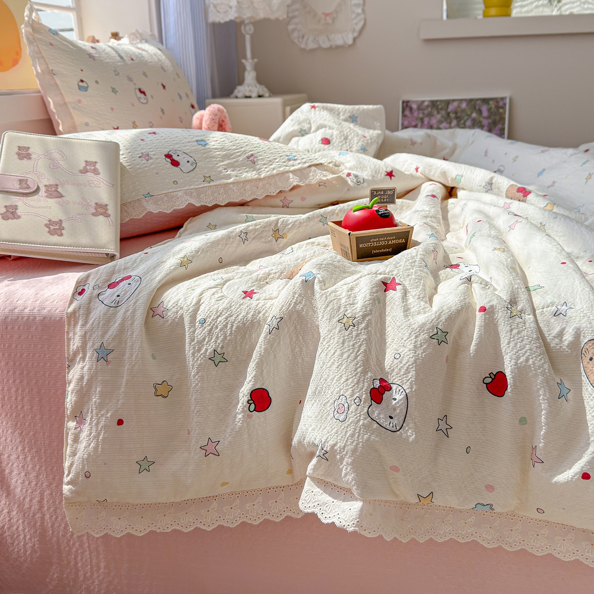 91家纺网 家纺一手货源 找家纺 弗苓家纺 2026新款高克重泡芙棉花边款夏被夏凉被空调被四件套小红书推荐-风格二 星芒凯蒂