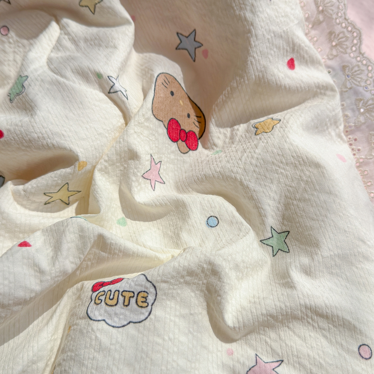 91家纺网 家纺一手货源 找家纺 弗苓家纺 2026新款高克重泡芙棉花边款夏被夏凉被空调被四件套小红书推荐-风格二 星芒凯蒂