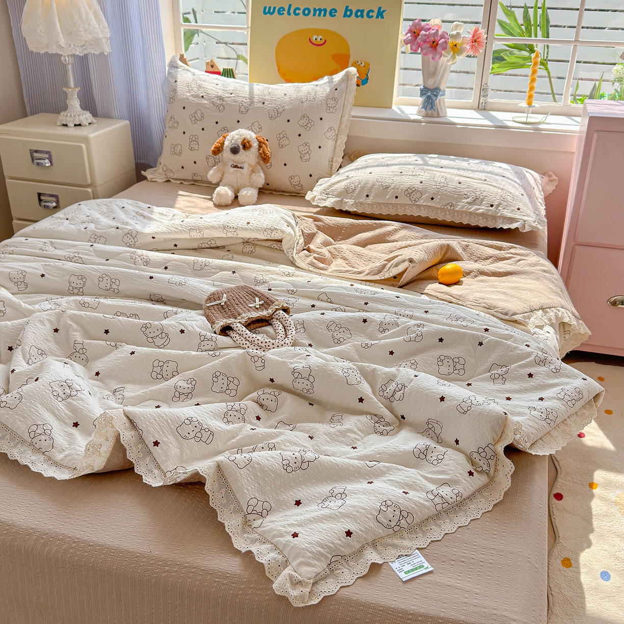 91家纺网 家纺一手货源 找家纺 弗苓家纺 2026新款高克重泡芙棉花边款夏被夏凉被空调被四件套小红书推荐-风格二 描线小猫-咖