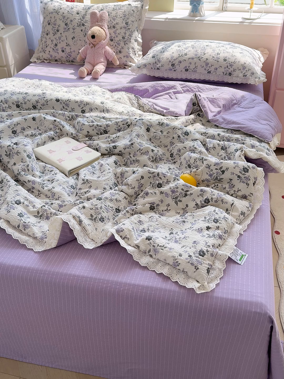 91家纺网 家纺一手货源 找家纺 弗苓家纺 2026新款高克重泡芙棉花边款夏被夏凉被空调被四件套小红书推荐-风格二 小猫幻境-灰