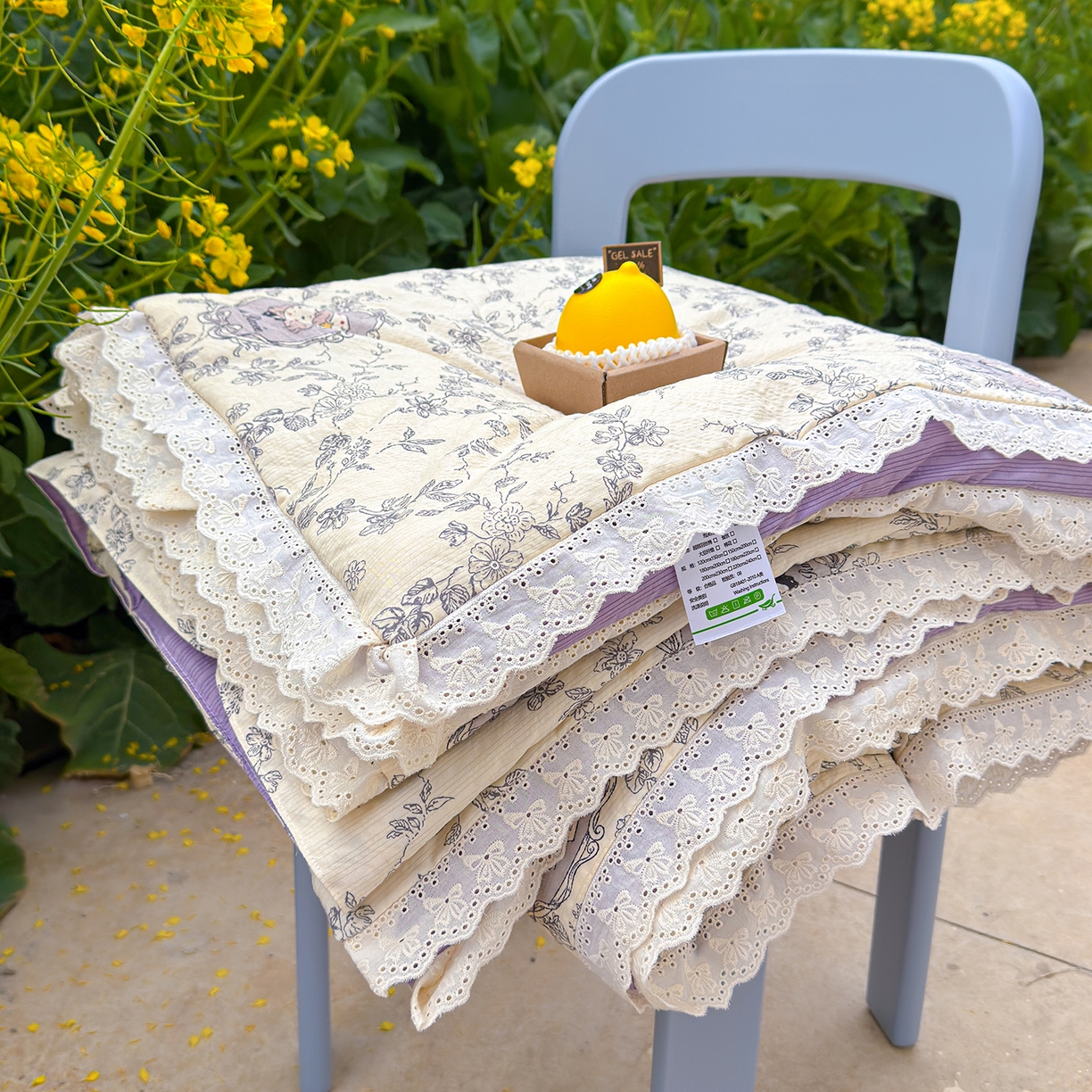 91家纺网 家纺一手货源 找家纺 弗苓家纺 2026新款高克重泡芙棉花边款夏被夏凉被空调被四件套小红书推荐-风格二 花筐少女