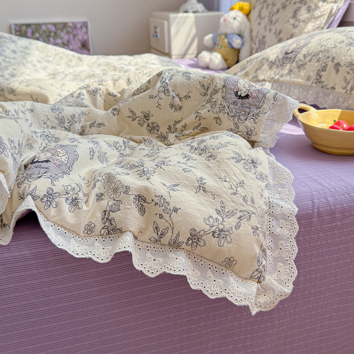 91家纺网 家纺一手货源 找家纺 弗苓家纺 2026新款高克重泡芙棉花边款夏被夏凉被空调被四件套小红书推荐-风格二 花筐少女