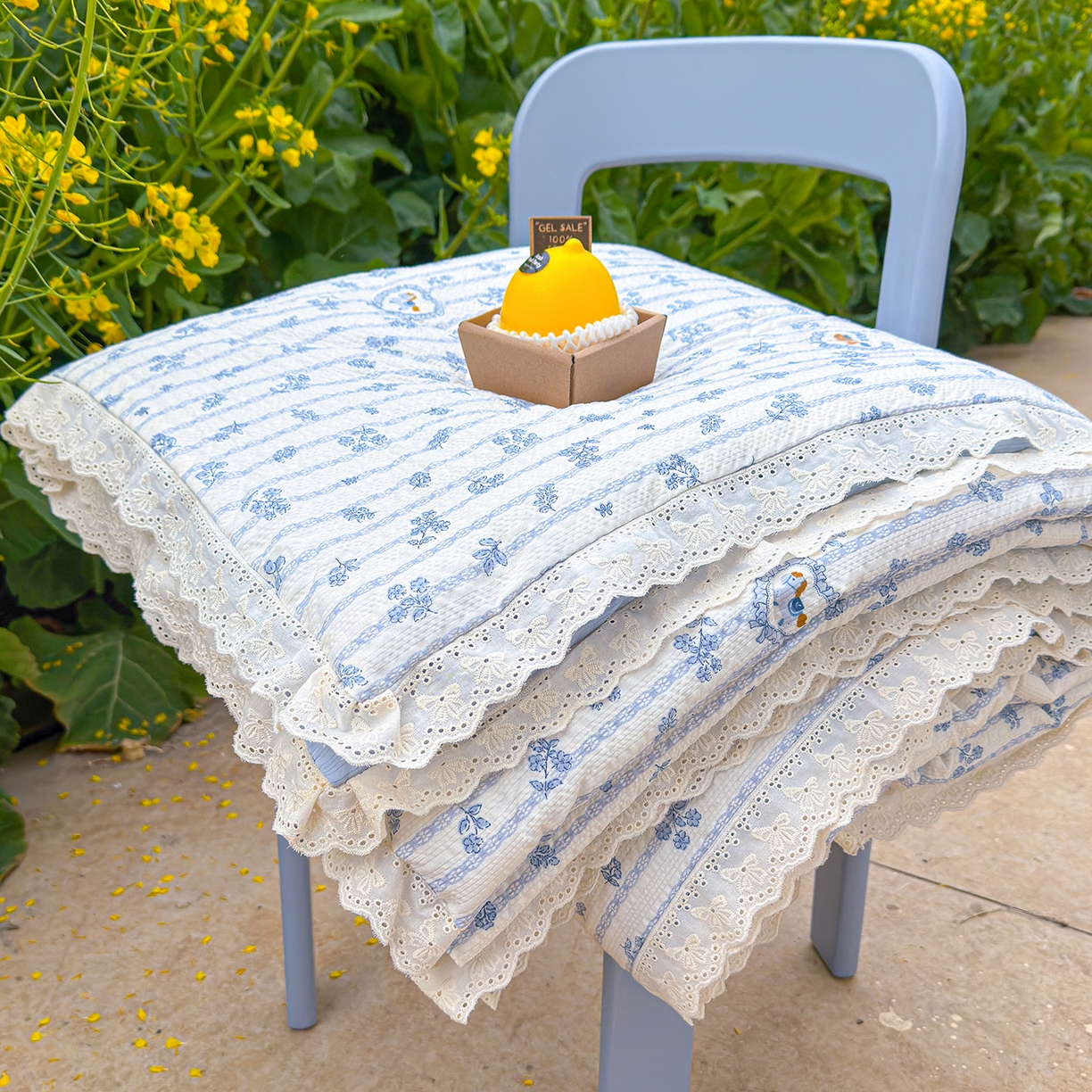 91家纺网 家纺一手货源 找家纺 弗苓家纺 2026新款高克重泡芙棉花边款夏被夏凉被空调被四件套小红书推荐-风格二 浅蓝花枝