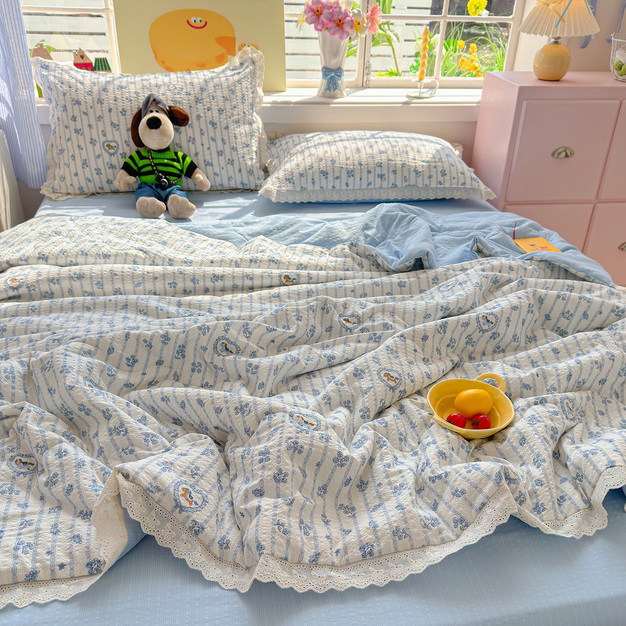 91家纺网 家纺一手货源 找家纺 弗苓家纺 2026新款高克重泡芙棉花边款夏被夏凉被空调被四件套小红书推荐-风格二 浅蓝花枝