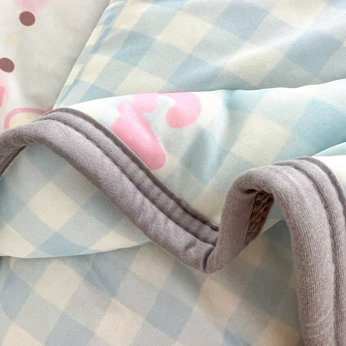 91家纺网 家纺一手货源 找家纺 柒月家居 2026新款凉感丝小清新乳胶凉席夏被四件套系列 蓝格甜猫