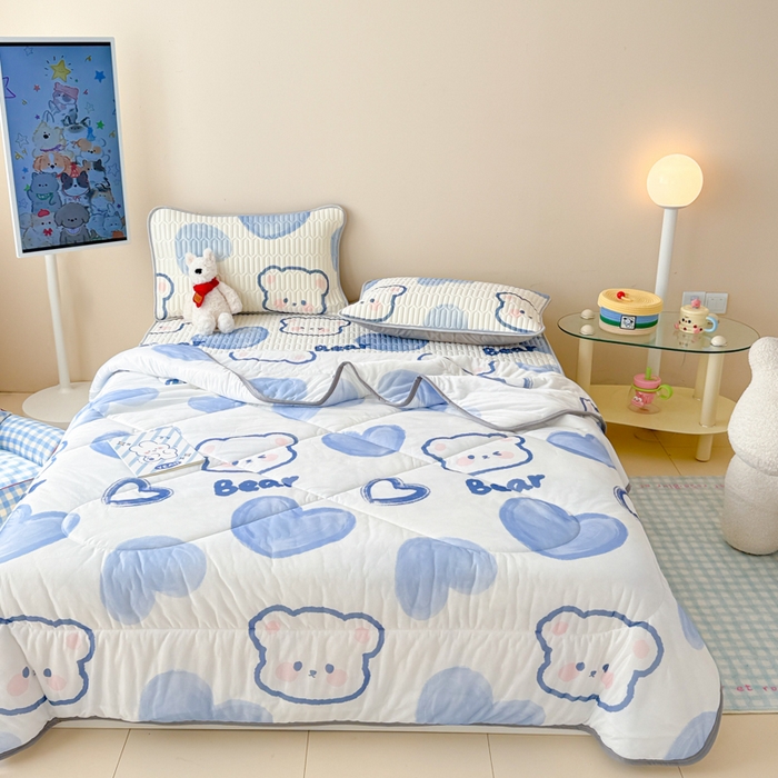 91家纺网 家纺一手货源 找家纺 柒月家居 2026新款凉感丝小清新乳胶凉席夏被四件套系列 爱心小熊