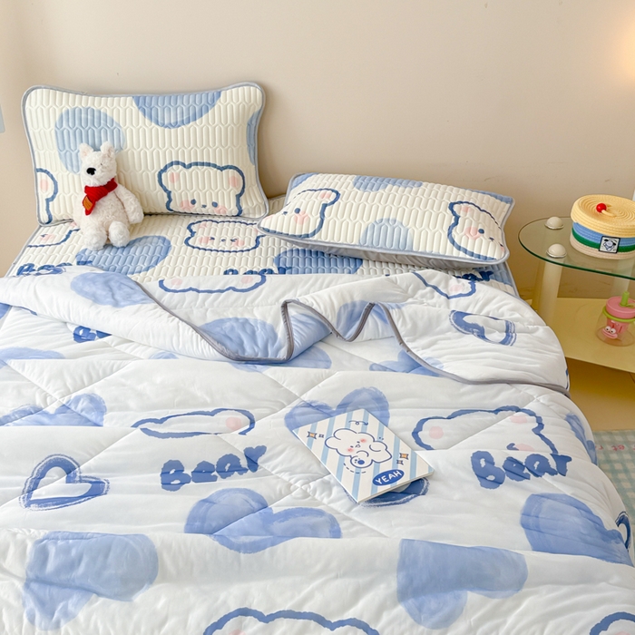 91家纺网 家纺一手货源 找家纺 柒月家居 2026新款凉感丝小清新乳胶凉席夏被四件套系列 爱心小熊