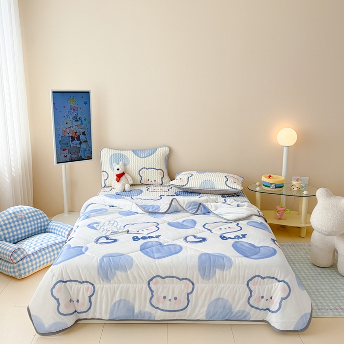 91家纺网 家纺一手货源 找家纺 柒月家居 2026新款凉感丝小清新乳胶凉席夏被四件套系列 爱心小熊