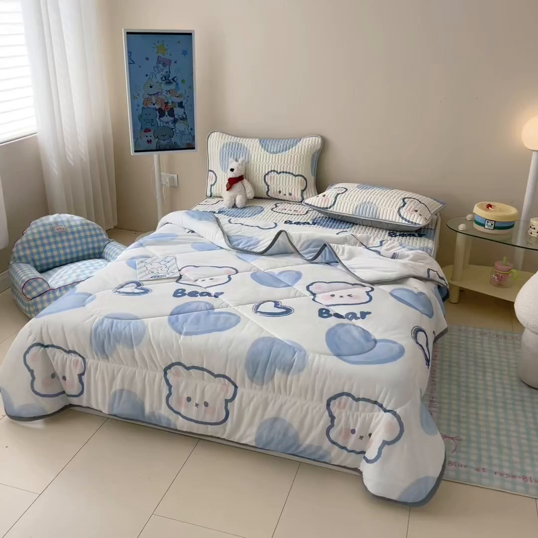 91家纺网 家纺一手货源 找家纺 柒月家居 2026新款凉感丝小清新乳胶凉席夏被四件套系列 爱心小熊