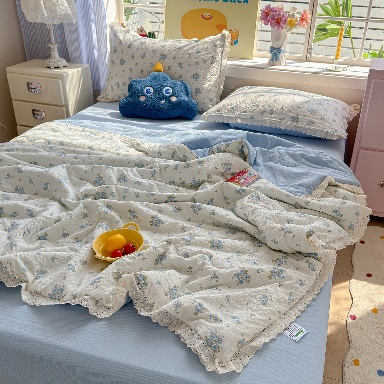 91家纺网 家纺一手货源 找家纺 弗苓家纺 2026新款高克重泡芙棉花边款夏被夏凉被空调被四件套小红书推荐-风格二 蓝雪草