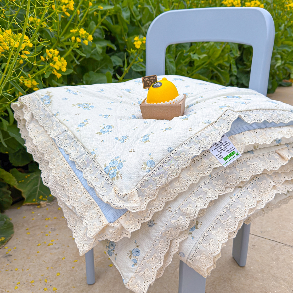 91家纺网 家纺一手货源 找家纺 弗苓家纺 2026新款高克重泡芙棉花边款夏被夏凉被空调被四件套小红书推荐-风格二 蓝雪草