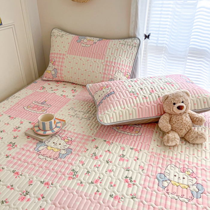 91家纺网 家纺一手货源 找家纺 柒月家居 2026新款凉感丝小清新乳胶凉席夏被四件套系列 粉格凯蒂