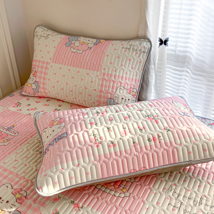 91家纺网 家纺一手货源 找家纺 柒月家居 2026新款凉感丝小清新乳胶凉席夏被四件套系列 粉格凯蒂