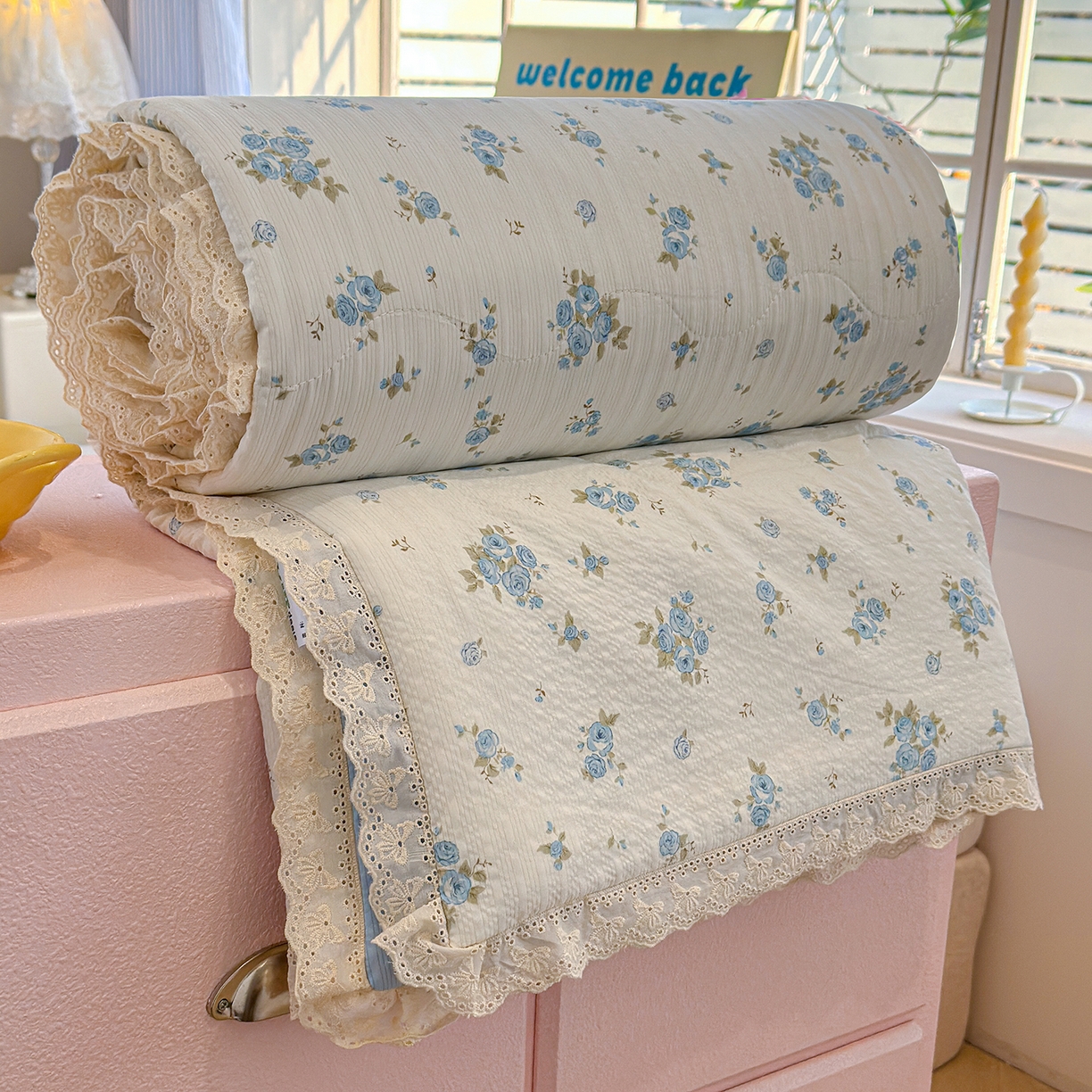 91家纺网 家纺一手货源 找家纺 弗苓家纺 2026新款高克重泡芙棉花边款夏被夏凉被空调被四件套小红书推荐-风格二 蓝雪草