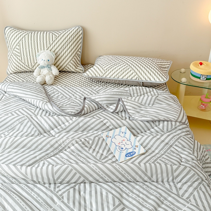 91家纺网 家纺一手货源 找家纺 柒月家居 2026新款凉感丝小清新乳胶凉席夏被四件套系列 格调