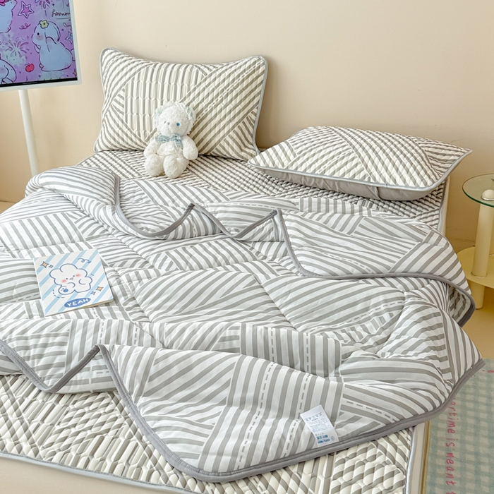 91家纺网 家纺一手货源 找家纺 柒月家居 2026新款凉感丝小清新乳胶凉席夏被四件套系列 格调