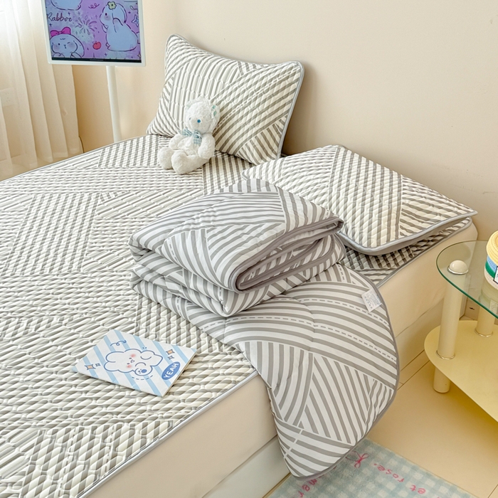 91家纺网 家纺一手货源 找家纺 柒月家居 2026新款凉感丝小清新乳胶凉席夏被四件套系列 格调