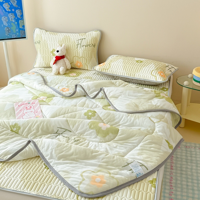 91家纺网 家纺一手货源 找家纺 柒月家居 2026新款凉感丝小清新乳胶凉席夏被四件套系列 花季