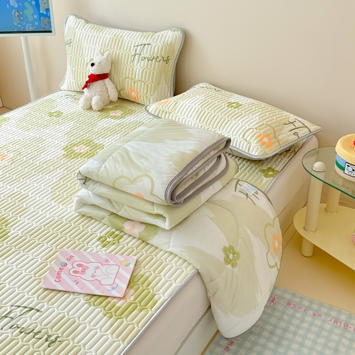 91家纺网 家纺一手货源 找家纺 柒月家居 2026新款凉感丝小清新乳胶凉席夏被四件套系列 花季