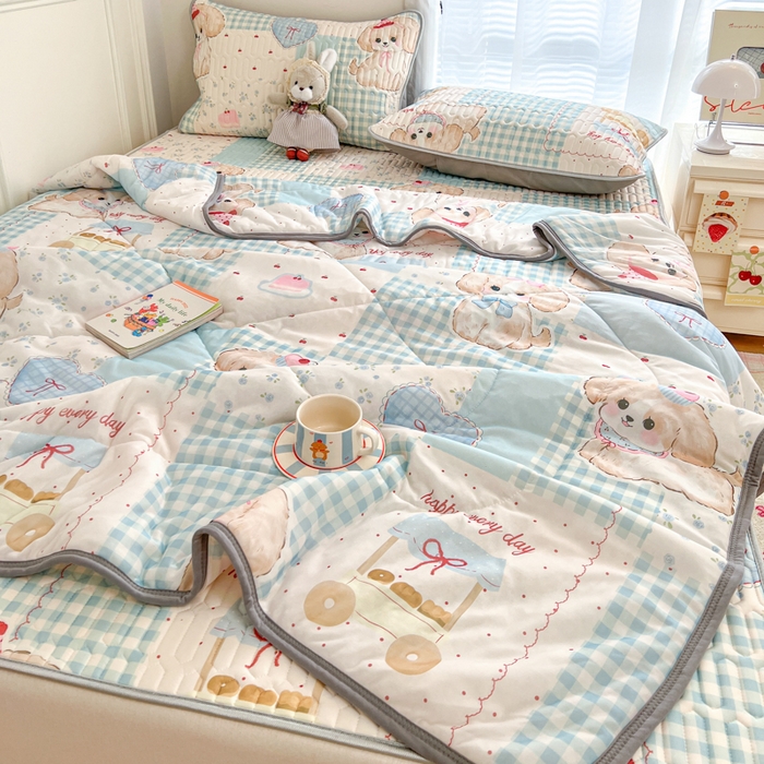 91家纺网 家纺一手货源 找家纺 柒月家居 2026新款凉感丝小清新乳胶凉席夏被四件套系列 蓝块汪仔