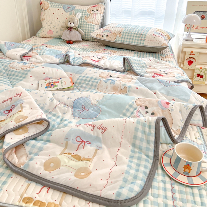 91家纺网 家纺一手货源 找家纺 柒月家居 2026新款凉感丝小清新乳胶凉席夏被四件套系列 蓝块汪仔