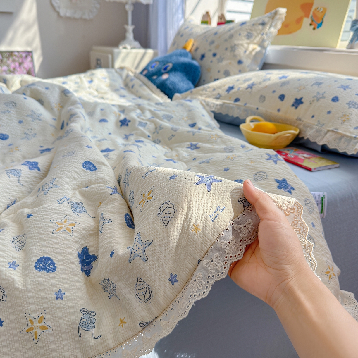 91家纺网 家纺一手货源 找家纺 弗苓家纺 2026新款高克重泡芙棉花边款夏被夏凉被空调被四件套小红书推荐-风格二 贝壳星