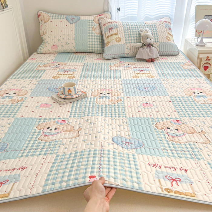 91家纺网 家纺一手货源 找家纺 柒月家居 2026新款凉感丝小清新乳胶凉席夏被四件套系列 蓝块汪仔