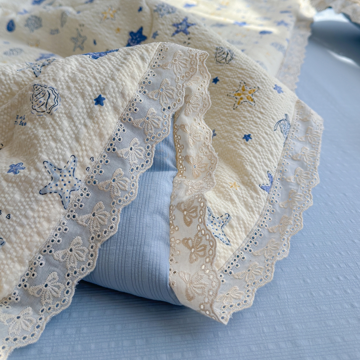 91家纺网 家纺一手货源 找家纺 弗苓家纺 2026新款高克重泡芙棉花边款夏被夏凉被空调被四件套小红书推荐-风格二 贝壳星