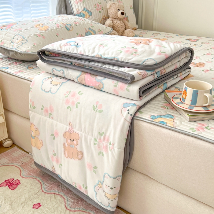 91家纺网 家纺一手货源 找家纺 柒月家居 2026新款凉感丝小清新乳胶凉席夏被四件套系列 碎花派对