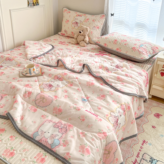 91家纺网 家纺一手货源 找家纺 柒月家居 2026新款凉感丝小清新乳胶凉席夏被四件套系列 桃桃奶猫