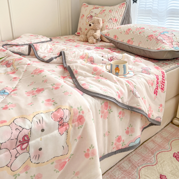 91家纺网 家纺一手货源 找家纺 柒月家居 2026新款凉感丝小清新乳胶凉席夏被四件套系列 桃桃奶猫