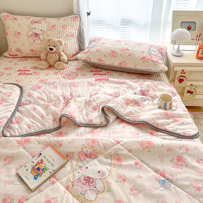 91家纺网 家纺一手货源 找家纺 柒月家居 2026新款凉感丝小清新乳胶凉席夏被四件套系列 桃桃奶猫